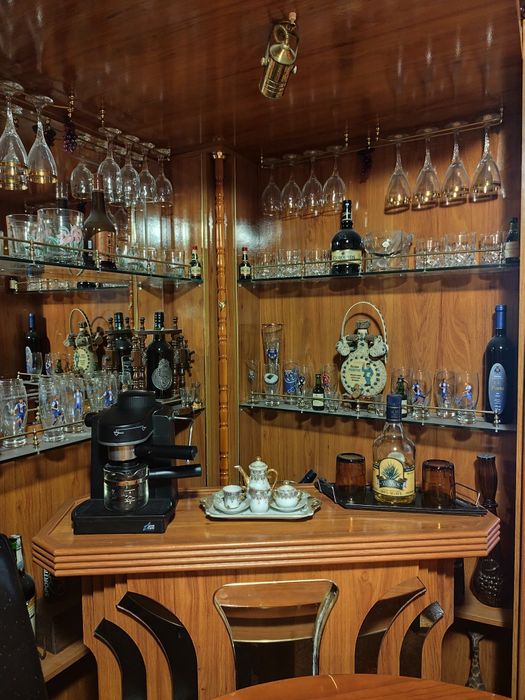 Móvel bar madeira pau de cerejeira