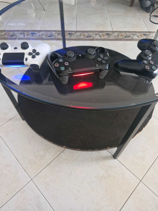 Ps4 slim + 13 jogos + 3 comandos