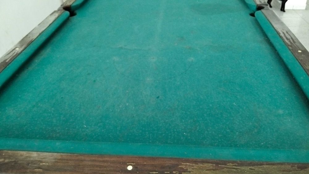 Vendo mesa de bilhar .