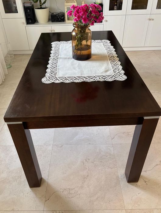 6 krzeseł plus stół gratis!