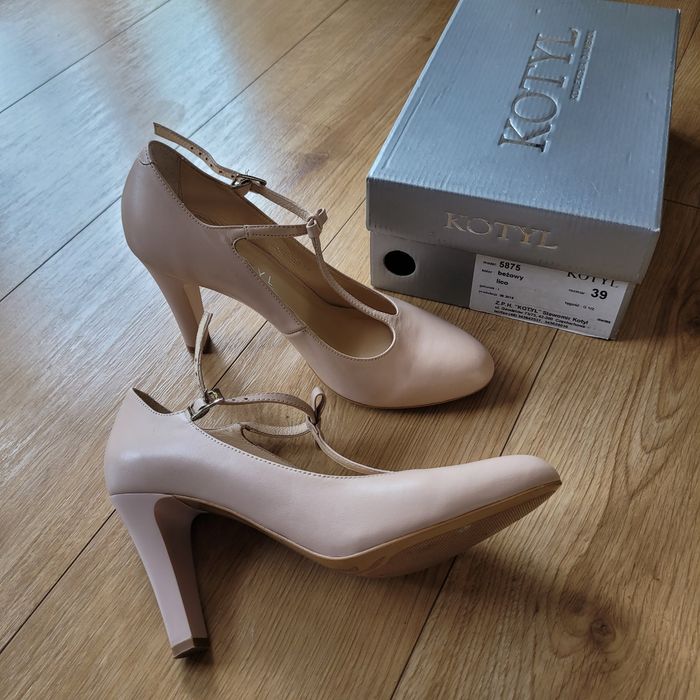 Buty na obcasie Kotyl r. 39