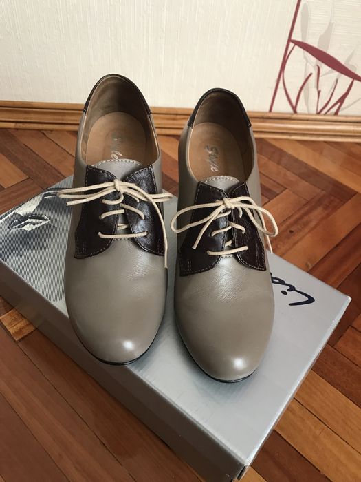 Продаються шкіряні туфлі
