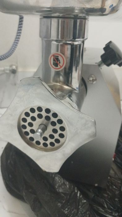 Продається професійна м'ясорубку RAUDER