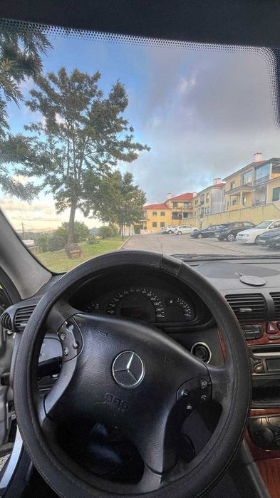 Mercedes-Benz 200 — fotografia 6