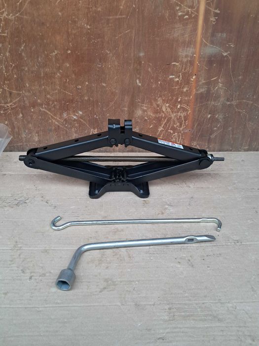 Домкрат Toyota Rav 4 Venza Lexus