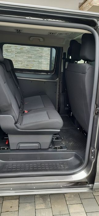 Wynajem Bus Opel Vivaro 2021 9-osobowy