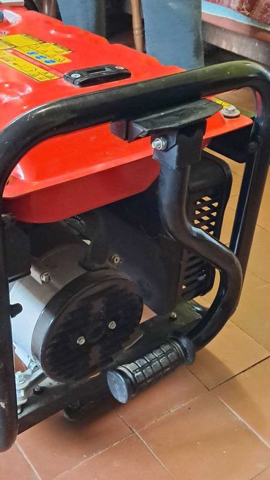 Генератор бензиновий однофазний HECHT GG 3300W