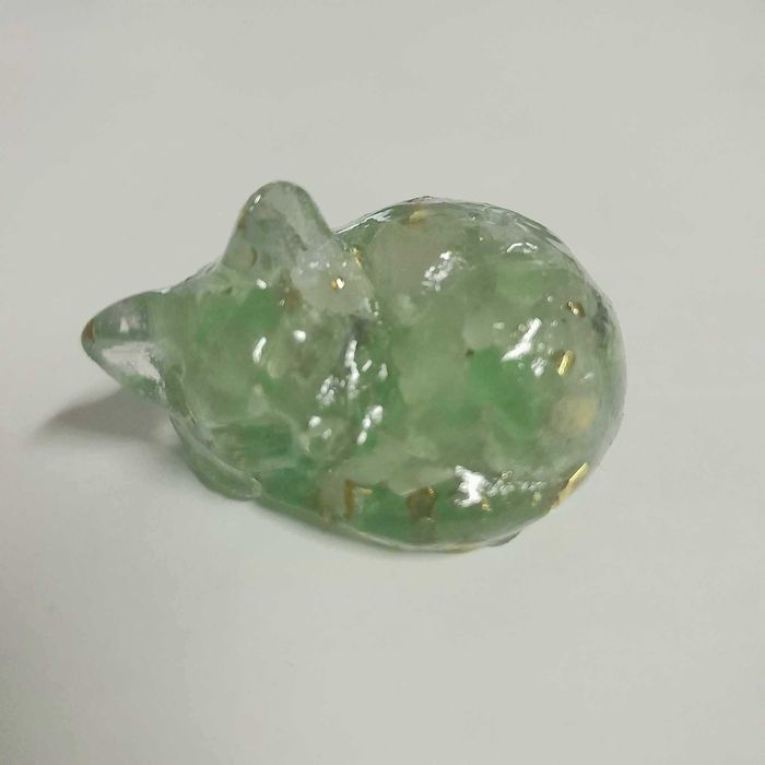 Gato a dormir em Resina