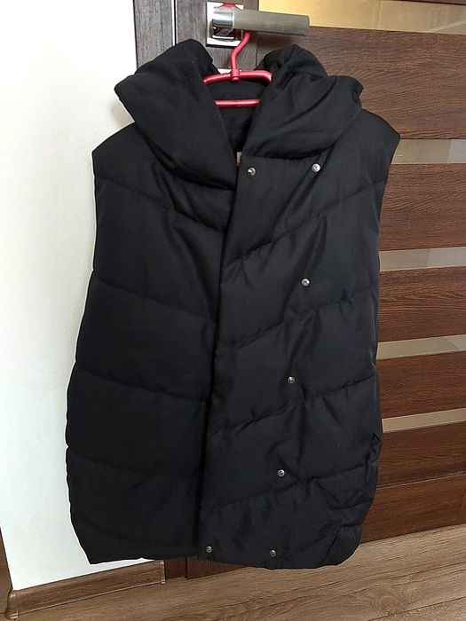 Czarny bezrękawnik reserved S