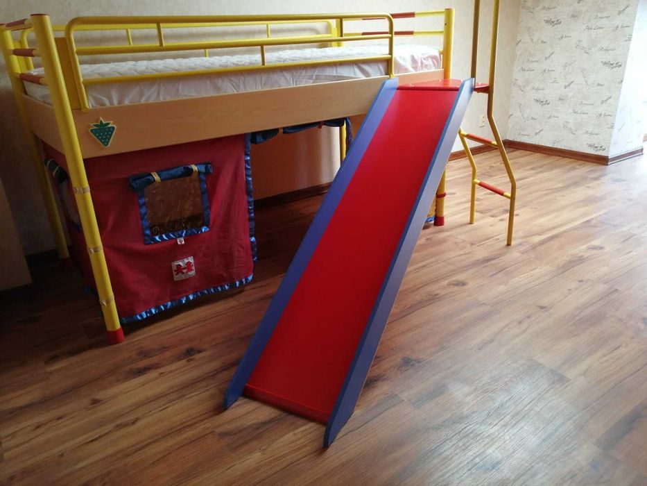 Продам 3-х к/к з гаражем у Центрі