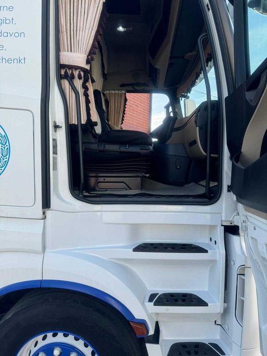 Mercedes-Benz Actros 1848  MP4  Low Deck Mega