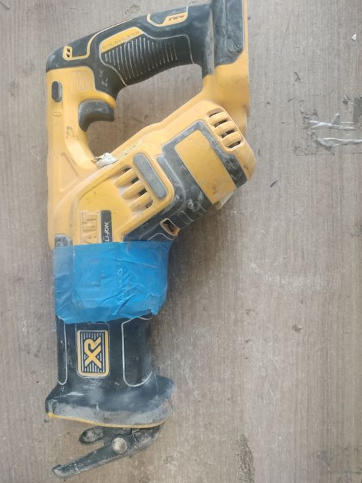 Wyrzynarka DeWalt DCS367