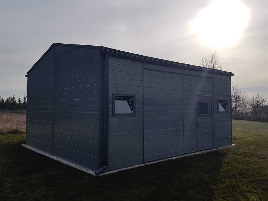 Garaż ocieplany z płyty warstwowej 6×7m – grafit