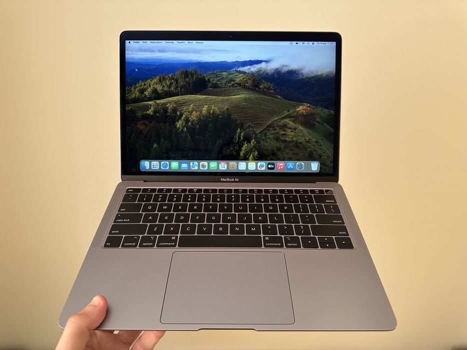 Продам MacBook Air 13” 2019p i5/8GB/128SSD
