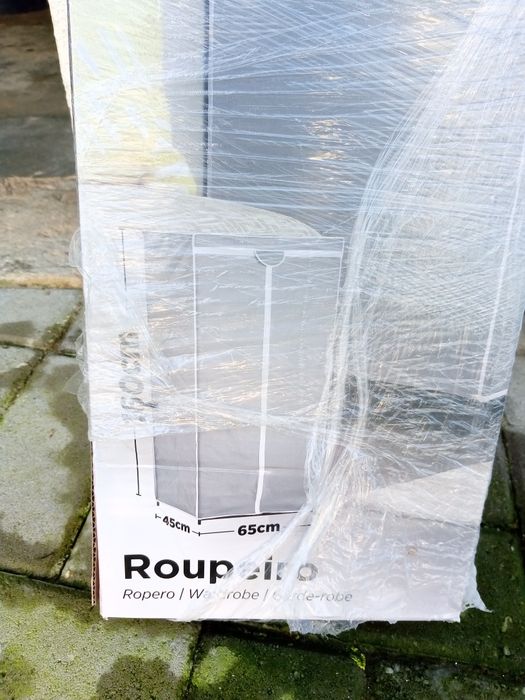Roupeiro de campismo prático