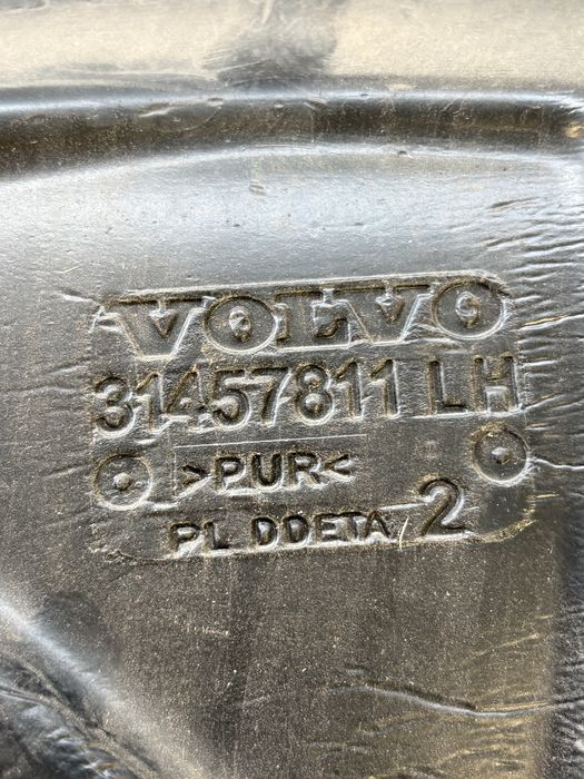 Volvo V40 II wygłuszenie przód  pianka błotnika lewa lewe