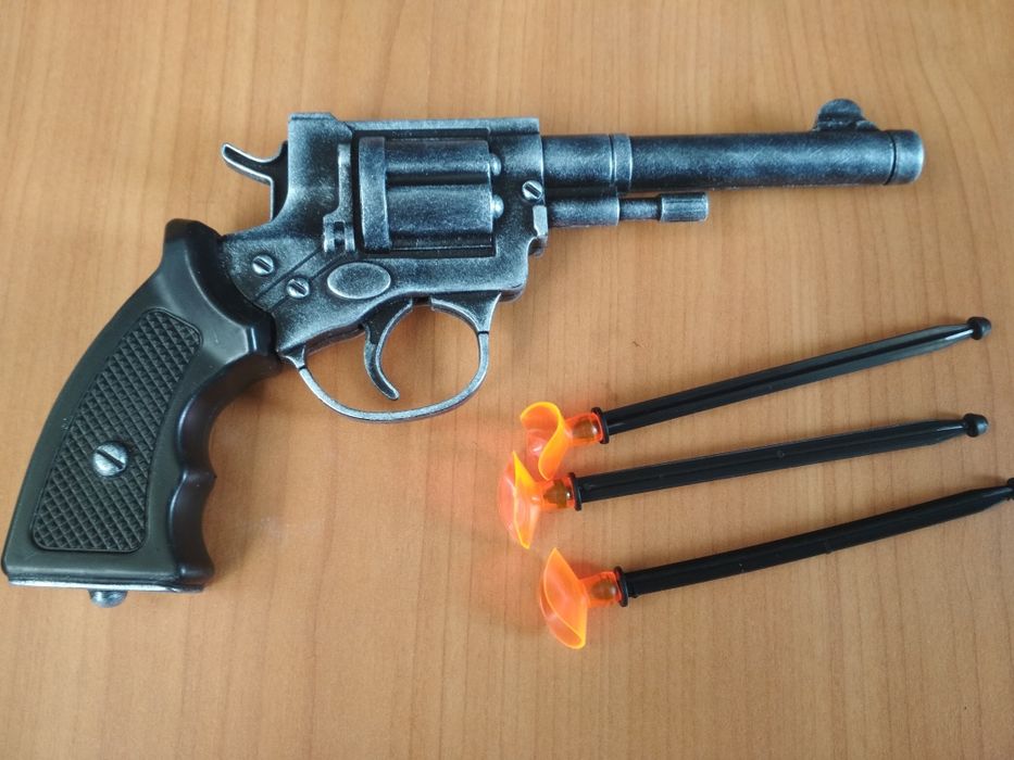 Игровой Наган детский из пластика.