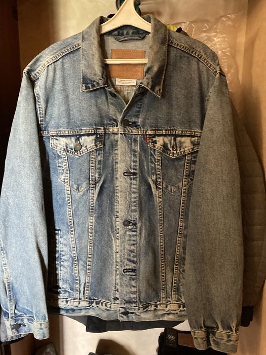 Levis нова куртка