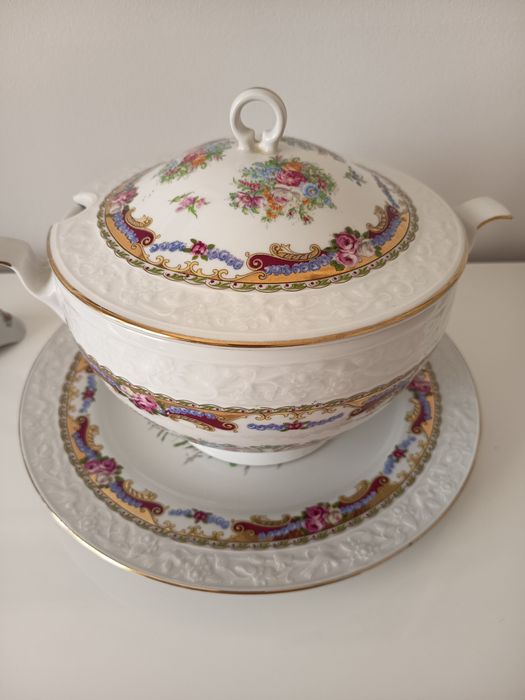 Peças de Limoges - terrina com prato e dois candelabros