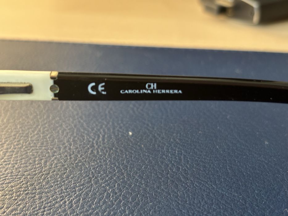 Óculos Carolina Herrera VHE05 – Cor 058 Tamanho 140 – Excelente Estado