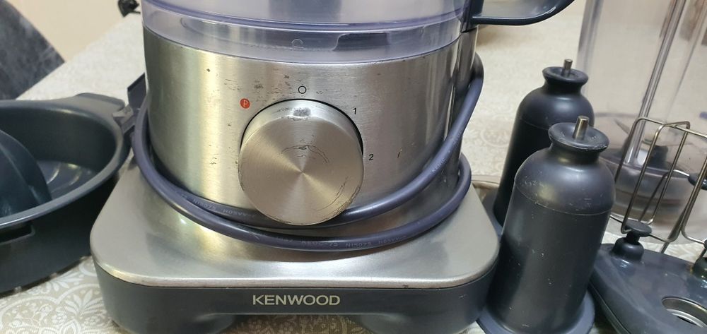 Processador, liquidificador e espremedor de laranjas