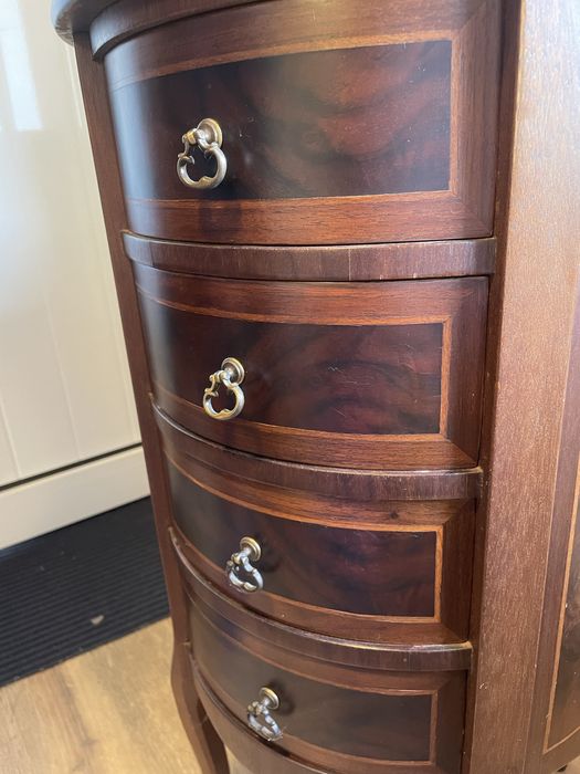 Mesa de cabeceira e mesa de apoio em raiz nogueira