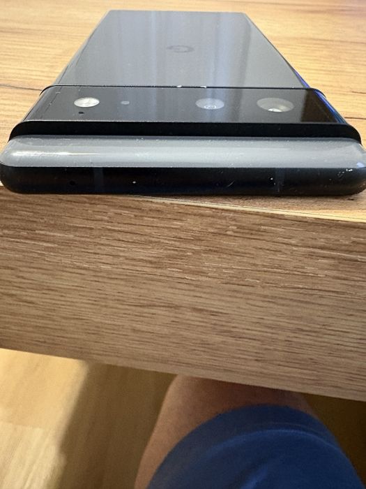Google Pixel 6 128GB, bateria excelente, para um dia inteiro de uso sem problema nenhum.
