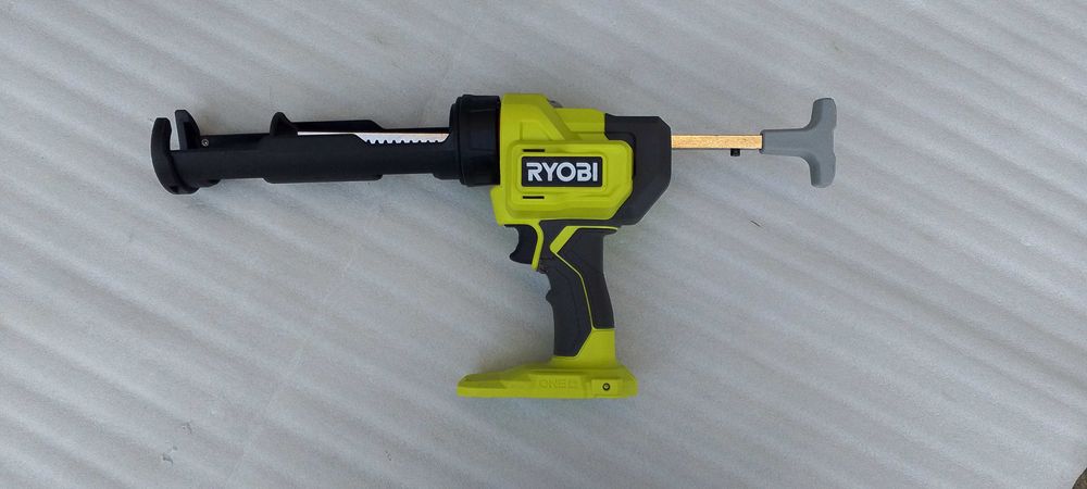 Пістолет для герметика акумуляторний Ryobi 18 V ONE+