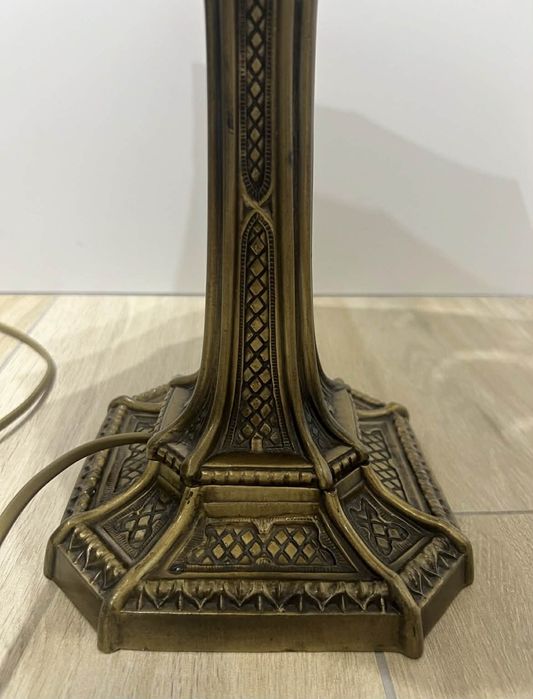 lampa stołowa witrażowa w stylu Tiffany