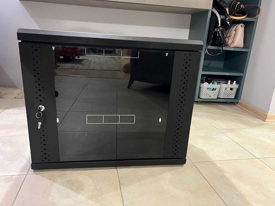 Комутаційна настінна шафа 9U від EServer 600х350х503 (Ш*Г*В) код ES-Е935B