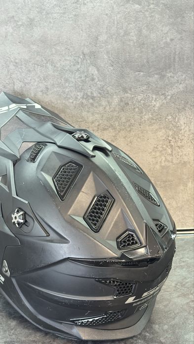 Кросовий мотошолом LS2 MX700 Subverter Black Matt (Розмір L, стан 7.5/10)