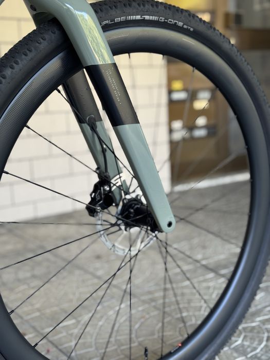 Bicicleta Gravel Scott Addict com rodas carbono