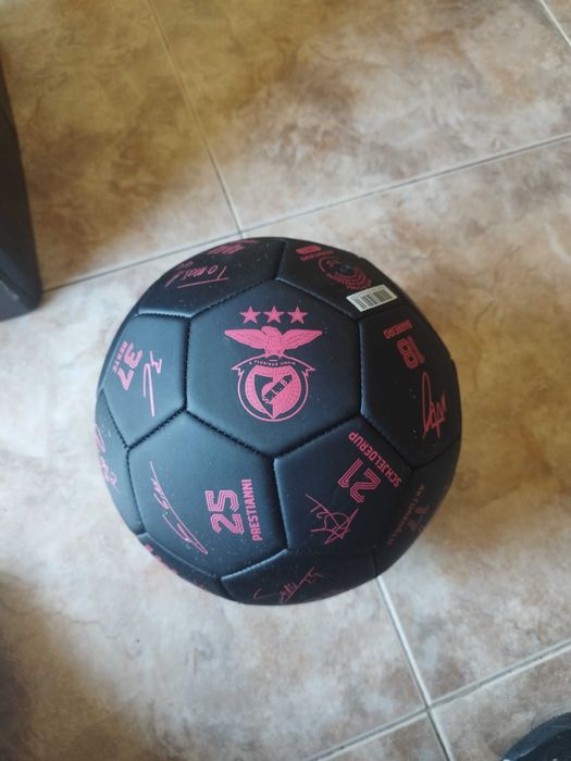 Bola oficial do Benfica, autografada, nova