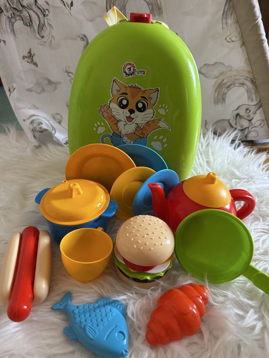 Пластиковий рюкзак з посудом технок