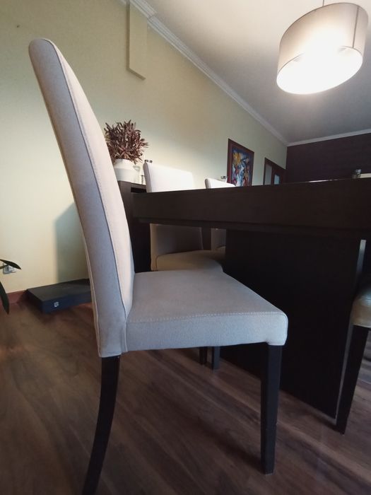 Mesa de sala em wengue (sem cadeiras)