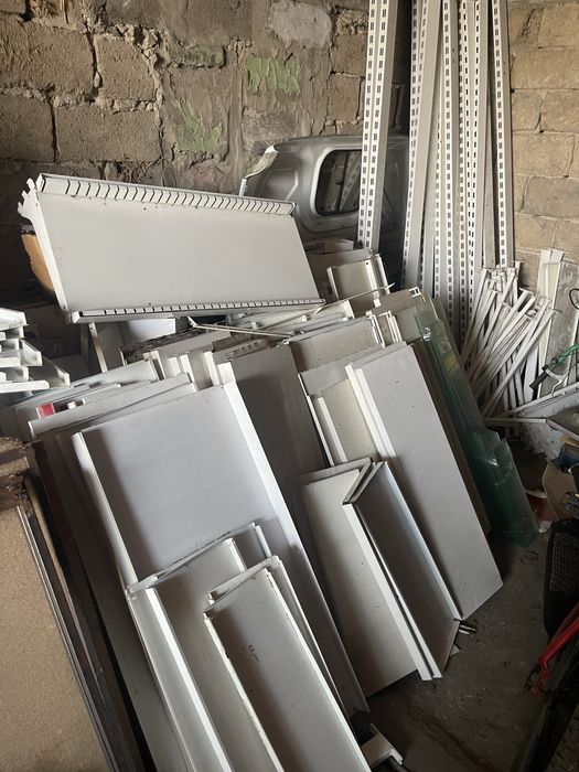 Торгівельний стелаж