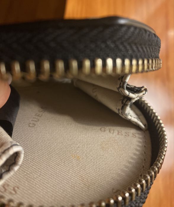 Porta Porta moedas Guess, em muito bom estado