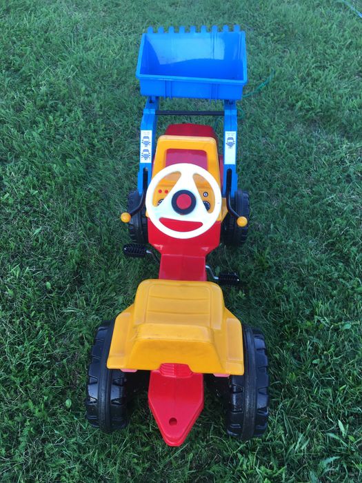 Mega traktor Bobby BIG