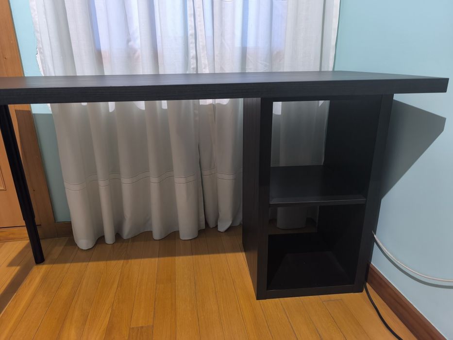Secretária 140x60