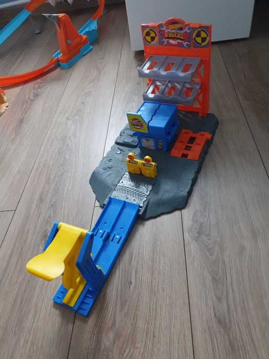 Hot Wheels tor monster truck