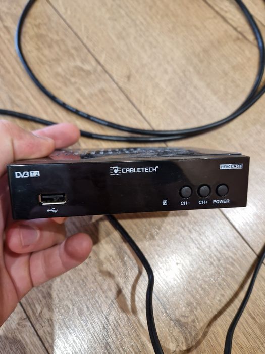 Dekoder DVB-T2 + kabel HDMI
