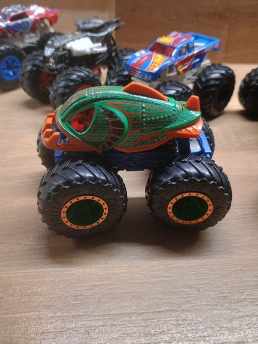 Monster truck hot weels zestaw