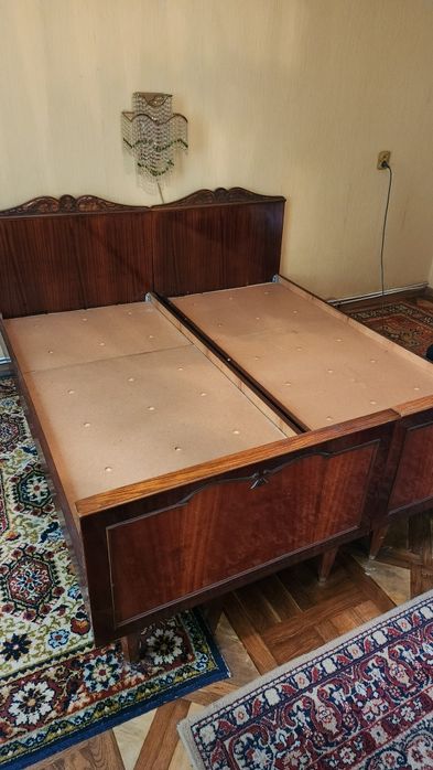 Меблі шафи ліжка домашні