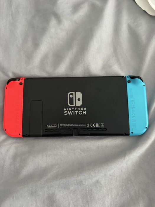 Nintendo Switch V2 128GB + Pokémon + FC 25 + Acessórios + Mala