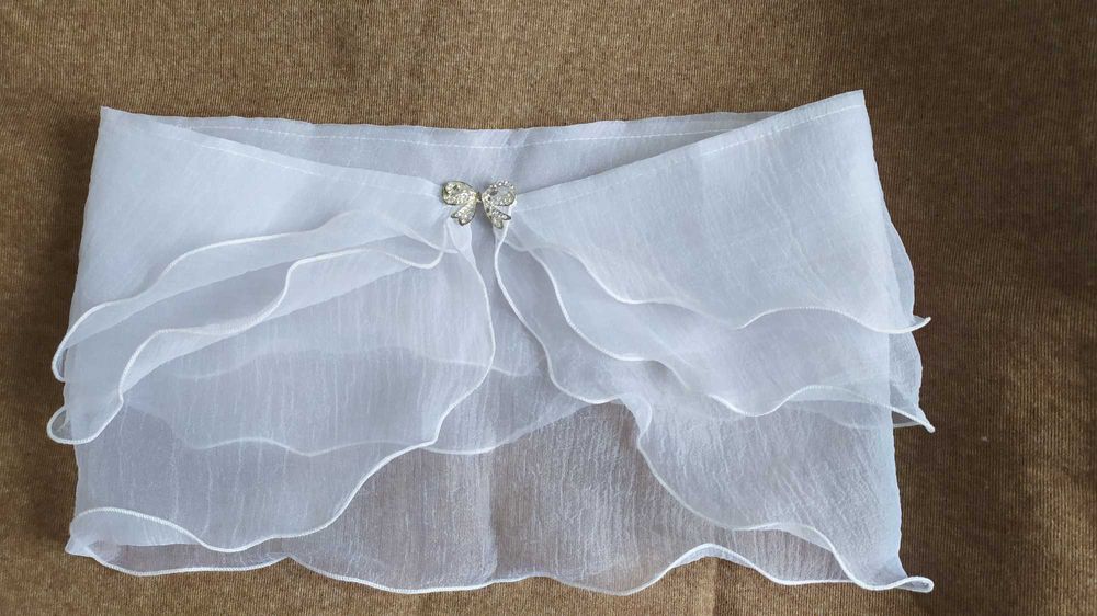 Bolerko ślubne białe zapinane