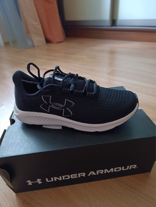Жіночі кросівки для бігу Under Armour Charged  Pursuit 3