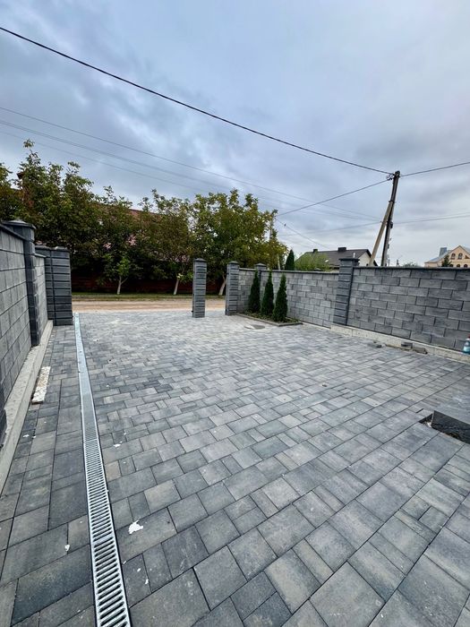 Продам котедж з ремонтом в районі Щасливе!