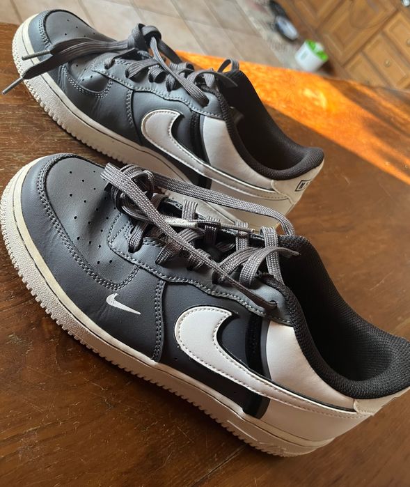 Nike Air Force 1 LV8 cinza escuro