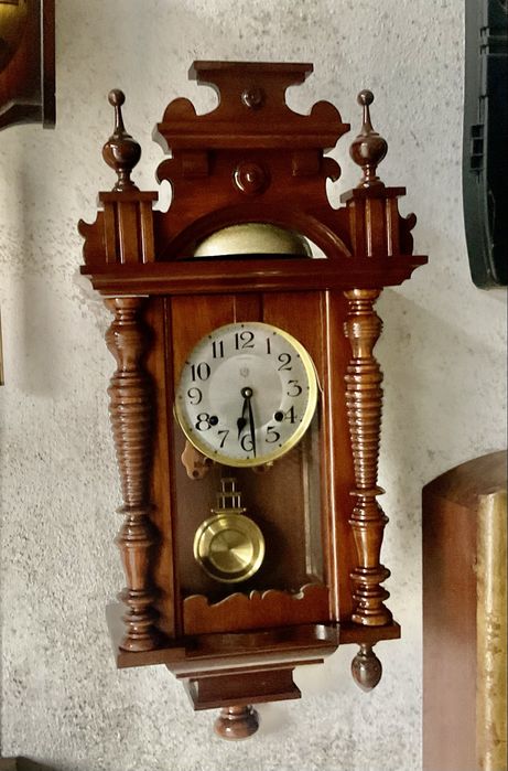 Relogio  de colocar na parede antigo ,e com som a dar as horas