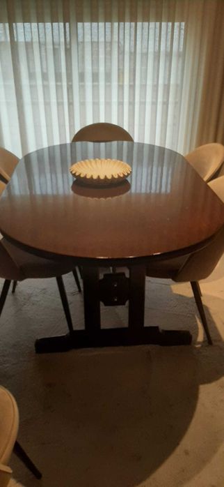 Mesa de madeira maciça